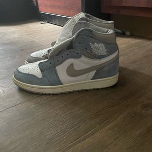 Jordan 1 Hyper Royal